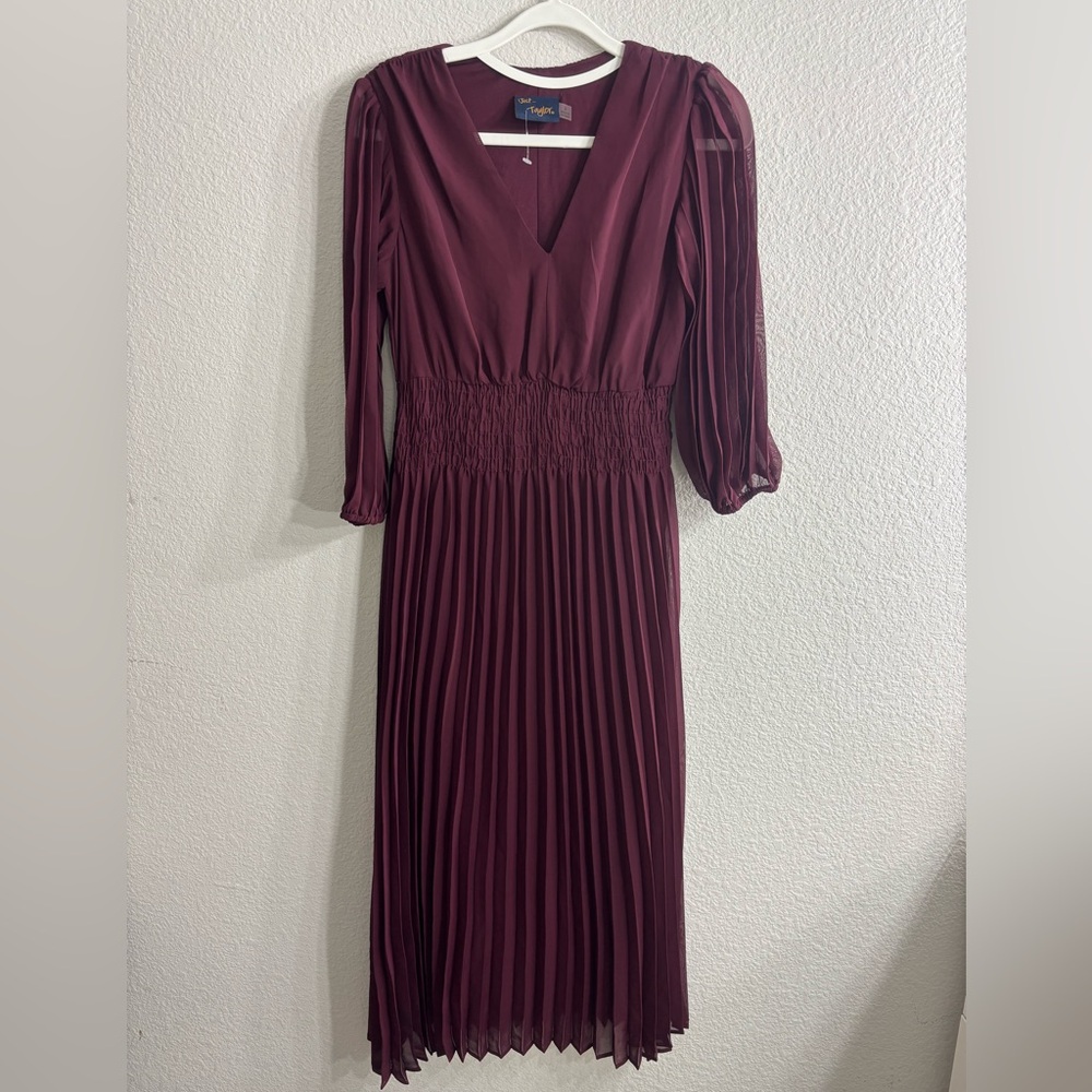 Just...Taylor Maroon Pleated 3/4 Sleeve Dress Woman Size 2 Holiday dress